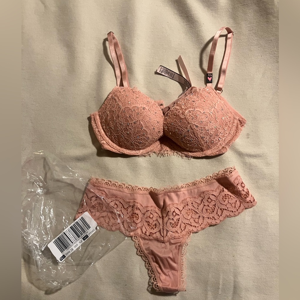 Brand New 32B Victoria Secret Push Up Bra with matching xs thong